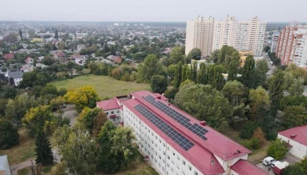 В Броварах дитяча лікарня отримала сучасне обладнання у вигляді сонячних панелей.