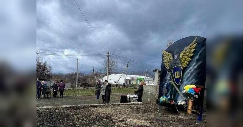 Герої залишаються з нами, поки їхні спогади живуть у наших серцях: у Богданівці на Кіровоградщині відкрили пам'ятник на їхню честь.